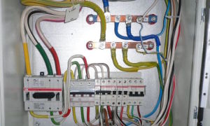 L and N in electrics - color coding of wires