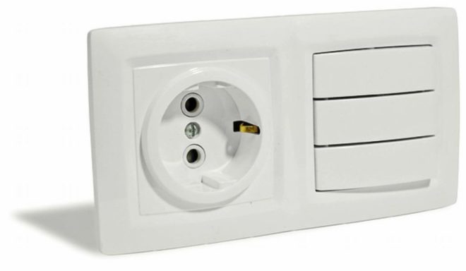 triple switch with socket