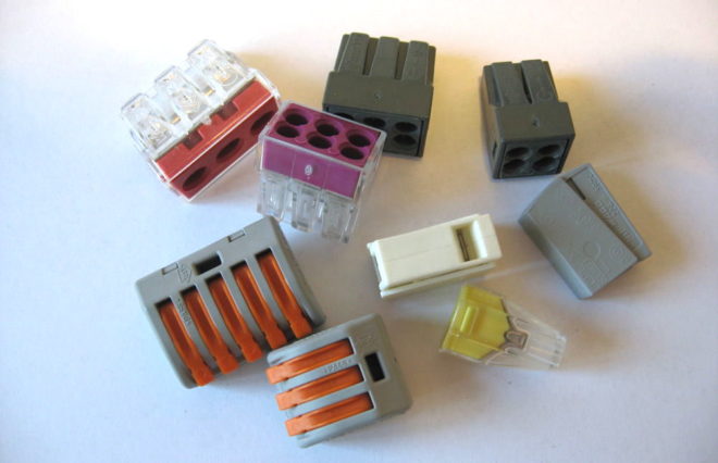 клемни блокове за свързване на проводници