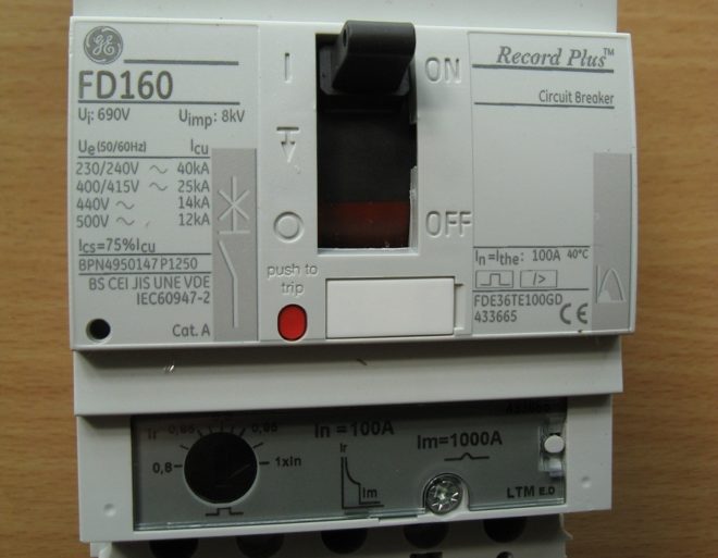 The parameters of the input machine are indicated on the body